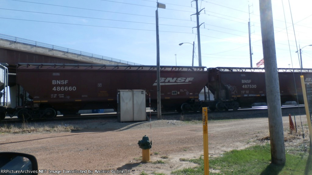 BNSF 486660 & 487530